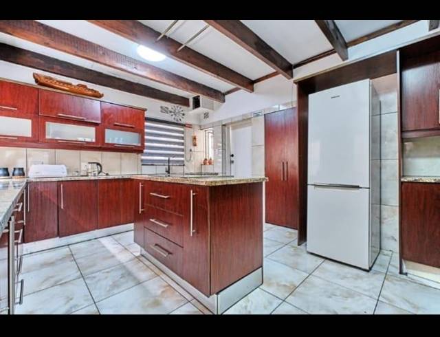 5 BEDROOM PROPERTY TO RENT IN RIVONIA